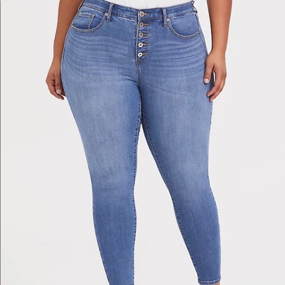 SKY HIGH SKINNY JEAN - PREMIUM STRETCH BUTTON FLY